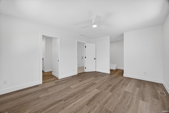 Building Photo - 4620 S Woodbine Dr