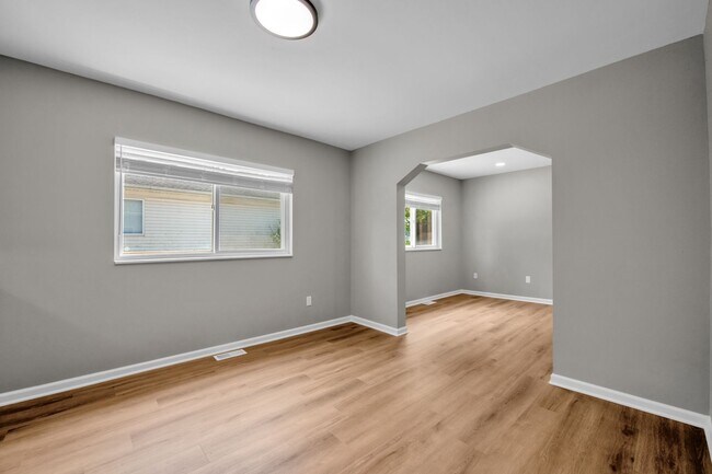 Building Photo - 4 bedrooms $1995