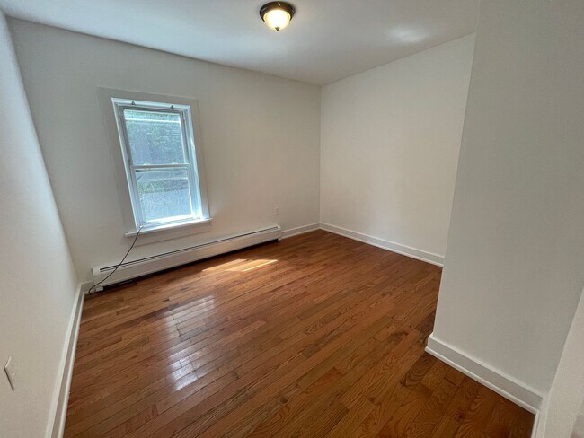 Building Photo - 129-131 E Quincy St