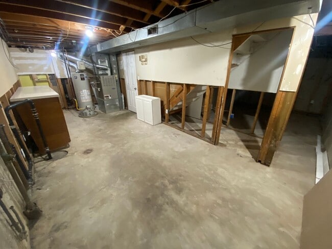 Building Photo - Updated Ranch Style Home