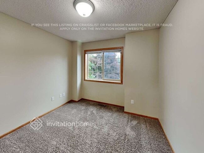 Building Photo - 5043 Ladyslipper Ave N