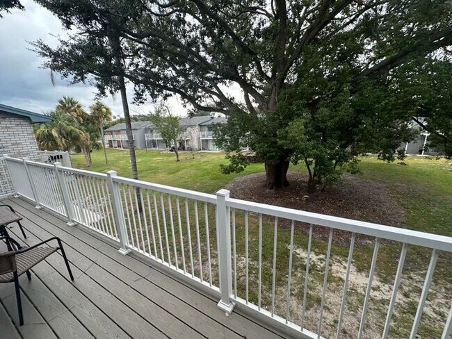 Building Photo - Fully Furnished 2/2 Condo!