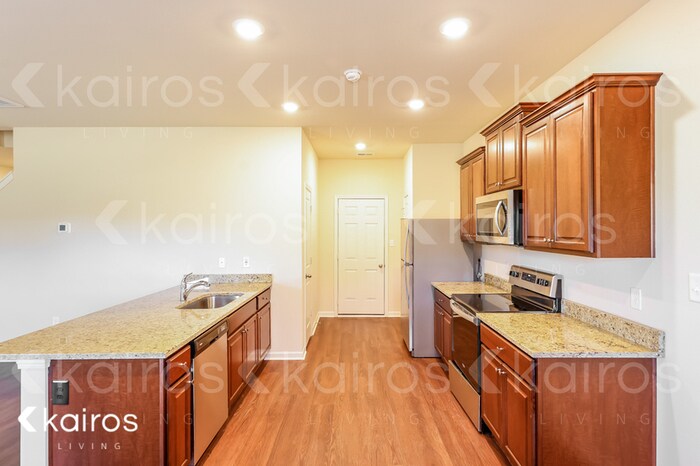 Building Photo - 2027 Discovery Dr