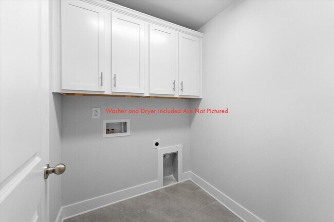 Building Photo - Lake Access End-Unit Townhome | Walk to Downtown Davidson | 3BR + Guest Suite