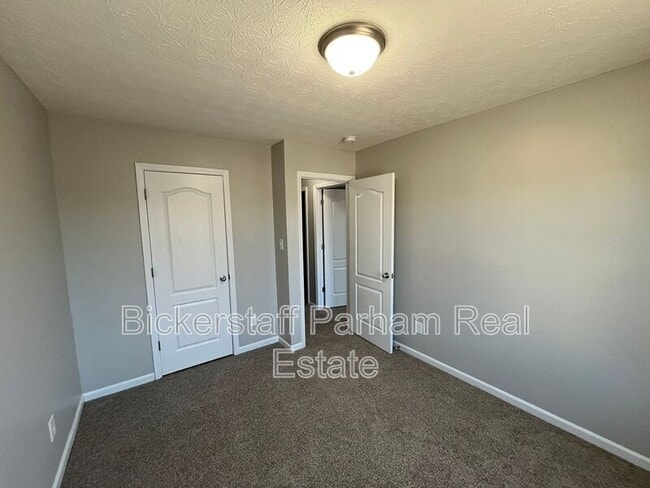 Building Photo - 410 26th Ct