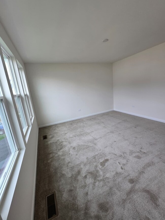 Building Photo - 5931 Hawkweed Dr
