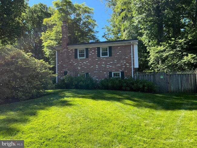 Building Photo - 4701 Red Fox Dr