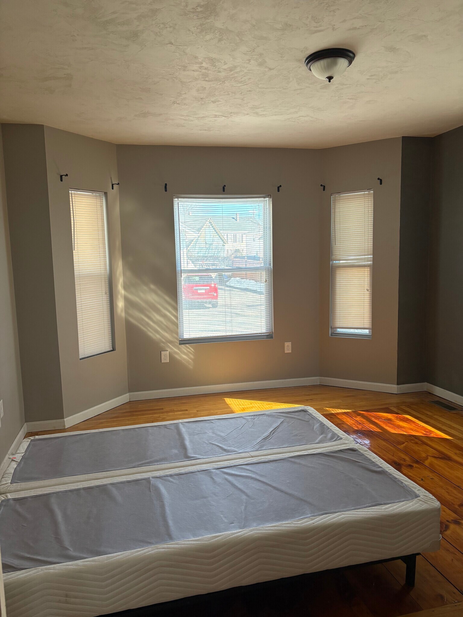 Building Photo - 18 Upham St