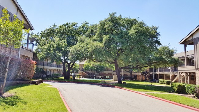 Building Photo - London Square Apartments