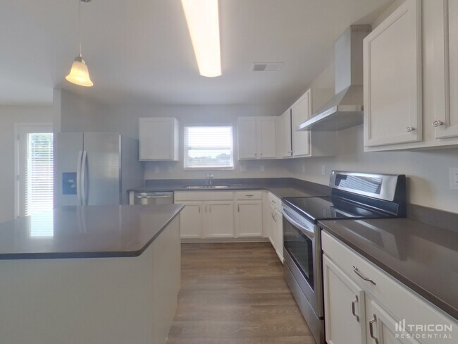 Building Photo - 4442 Vernon Cir SE