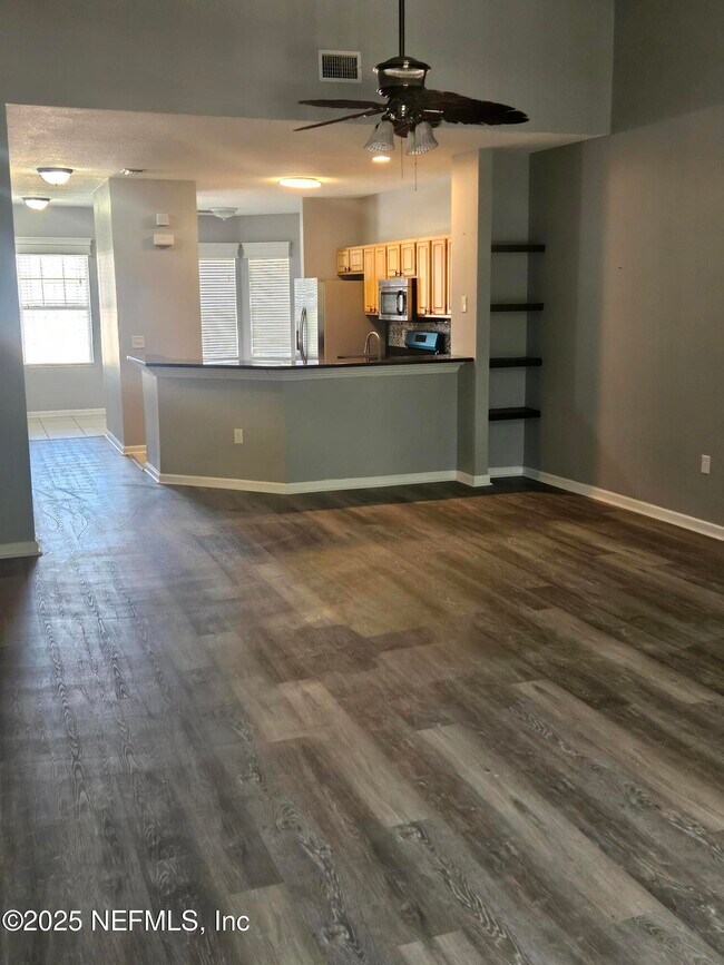 Building Photo - 3750 Silver Bluff Blvd
