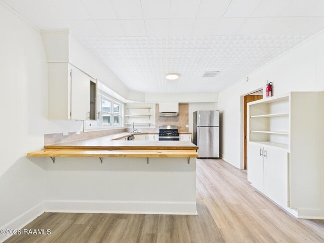 Building Photo - 528 St Julien Ave