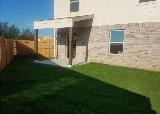 Building Photo - 3002 Weave Ct