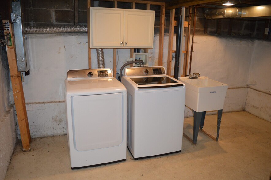 Building Photo - 209 N Ingersoll St