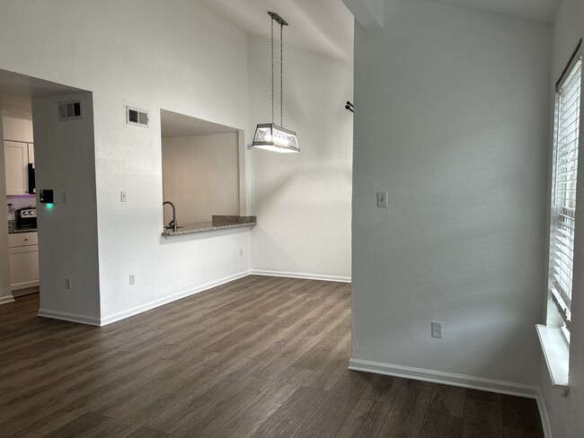 Building Photo - 5315 Cross Creek Dr