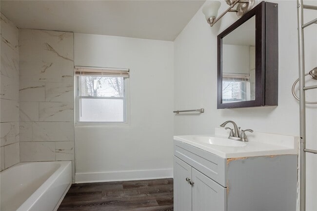 Building Photo - 144 Adams St