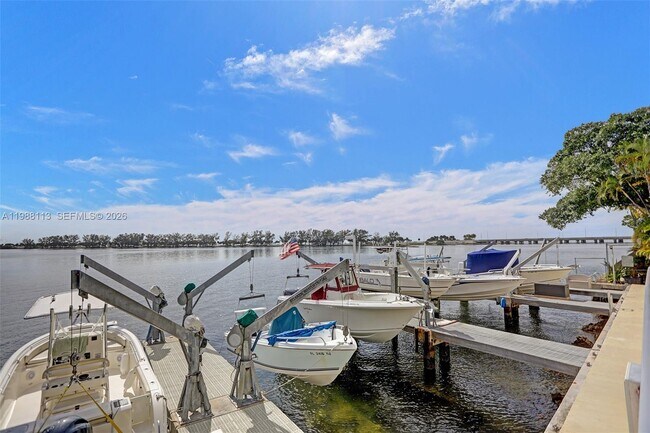 Building Photo - 2201 Brickell Ave