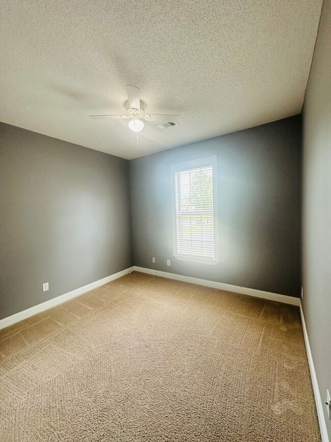 Building Photo - 709 Loudon Hill Dr