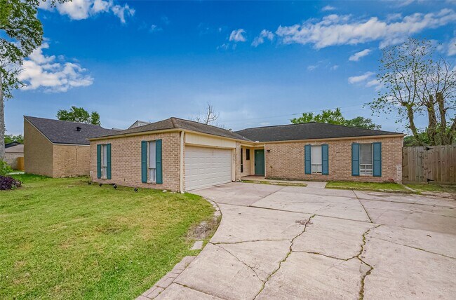 Building Photo - 13731 Greenway Dr