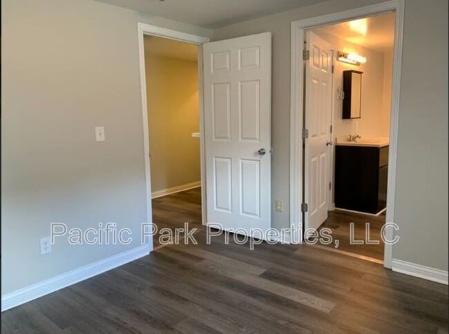 Building Photo - 3419 S Parker Ave