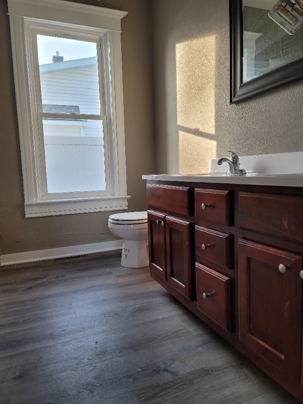 Building Photo - 505 Main St