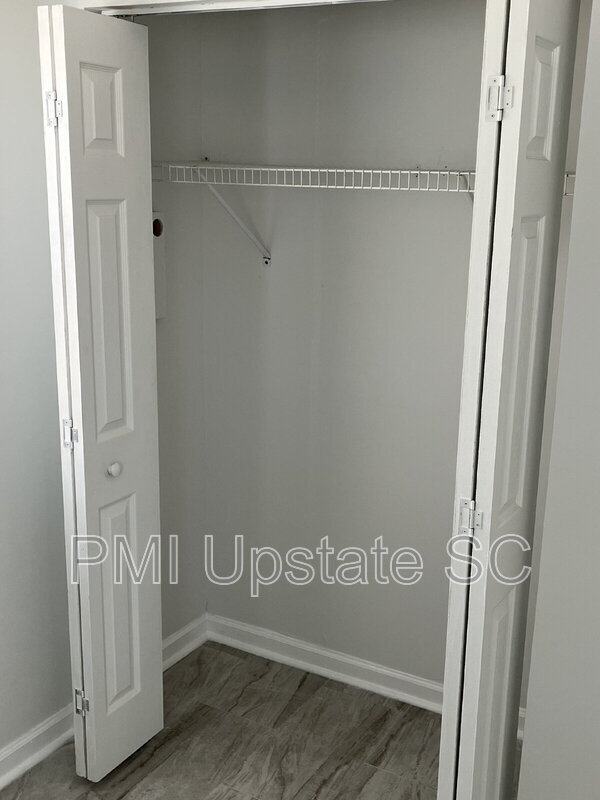 Building Photo - 201 Chandler Dr