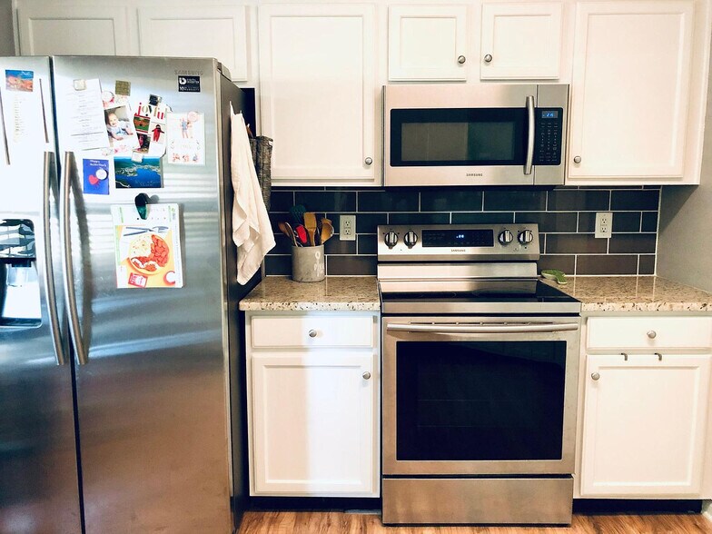 Building Photo - Room in Townhome on Summergrove Ct