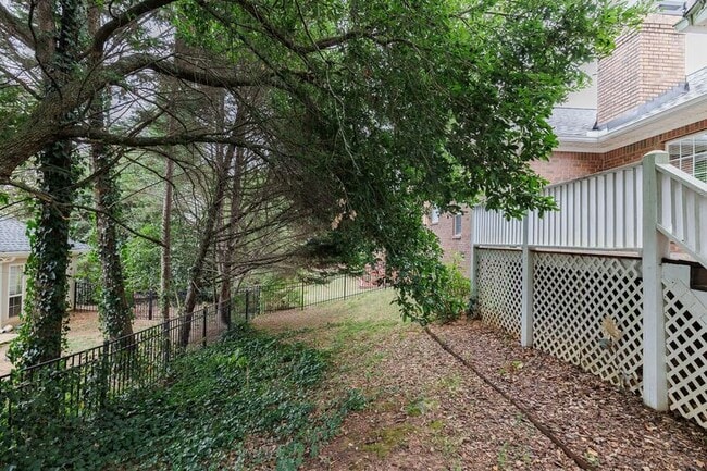 Building Photo - 195 Bedford Dr