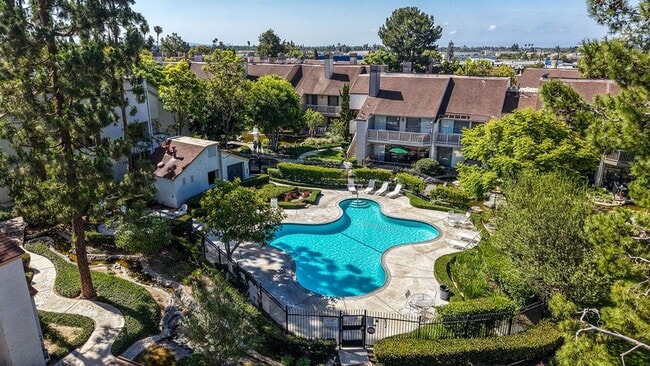 Building Photo - Remodeled, ground level, 1 bedroom, 1 bath condo in Lakeside Garden Grove Community