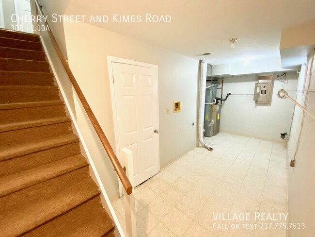 Building Photo - Available late-December! 3-bed Duplex in D...