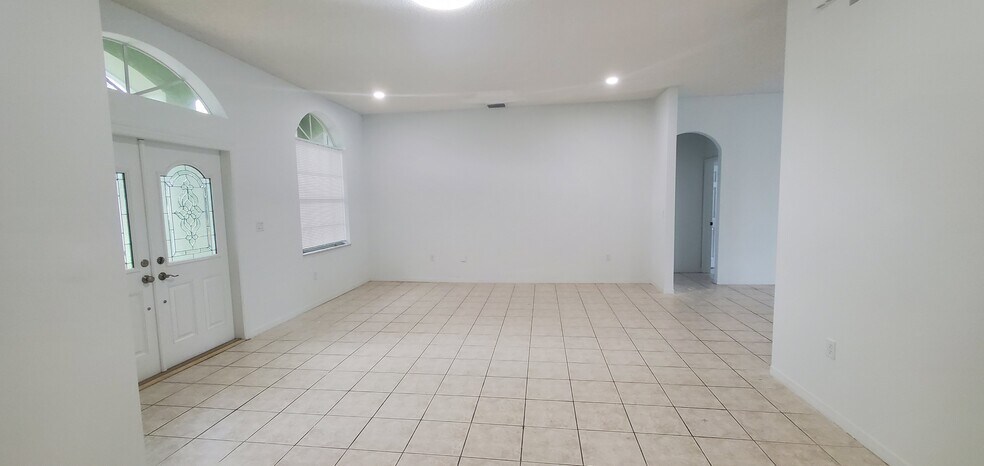 Building Photo - 420 SE 23rd Ln