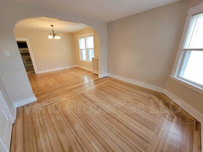 Building Photo - 307 Altamont Ave.