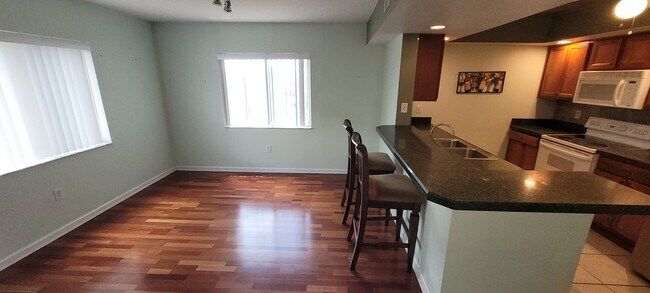 Building Photo - 1150 Carmel Cir