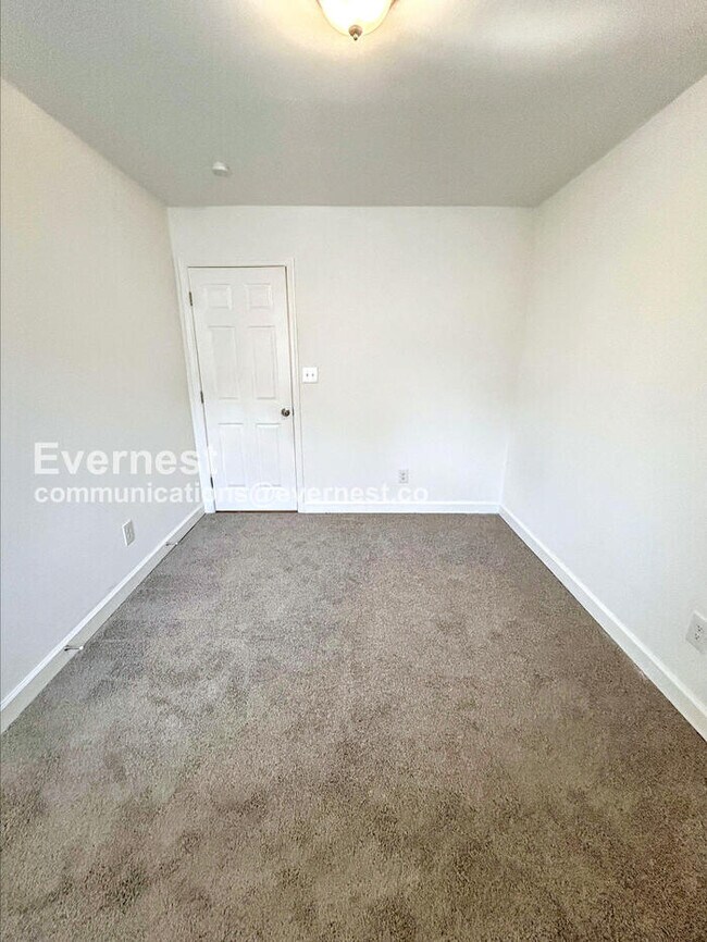 Building Photo - 3501 Shaker Dr