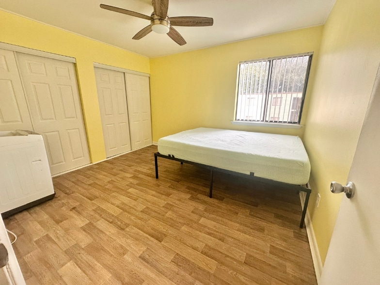 Building Photo - 308 Miracle Strip Pkwy SW