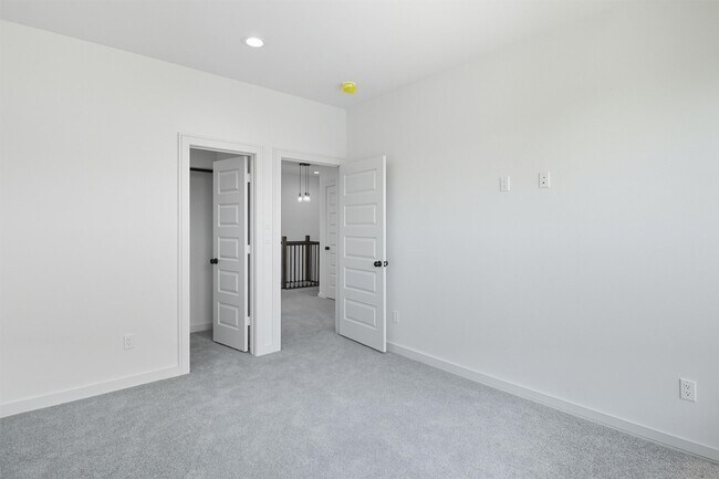 Building Photo - 2924 El Fenice Ln