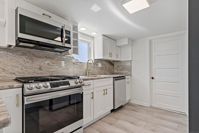 Building Photo - 14 2nd Ave