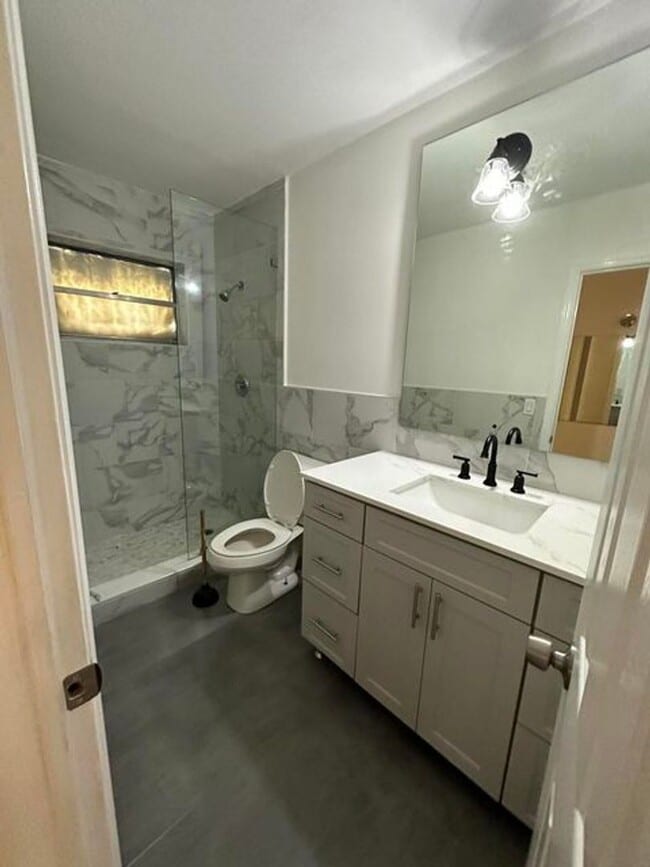 Building Photo - 4546 SW 51st St
