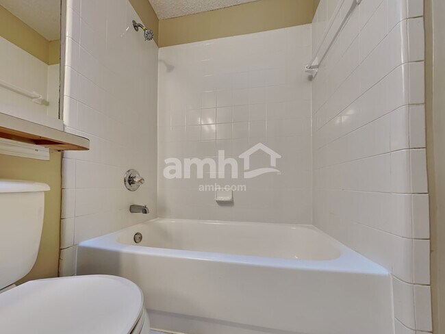 Building Photo - 2562 Glenfield Dr