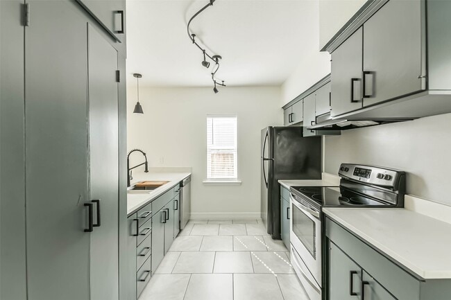 Building Photo - 5922 Fairdale Ln