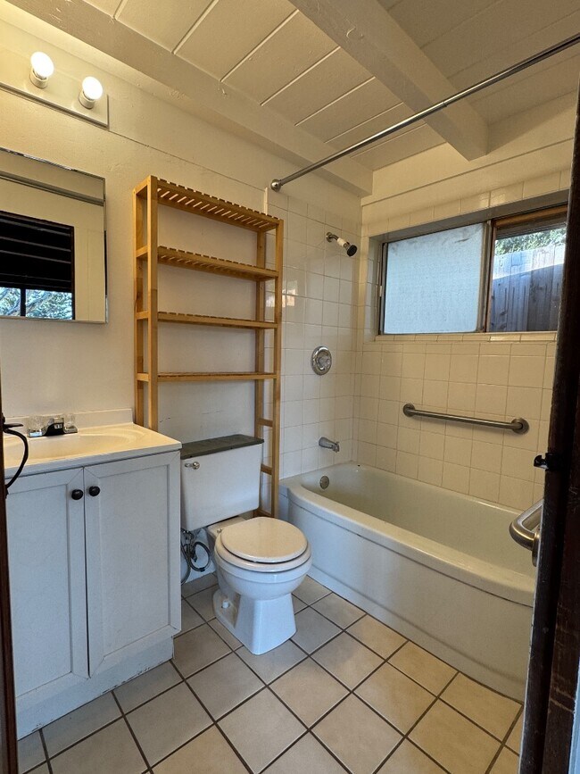 Building Photo - 72 Laureles Grade