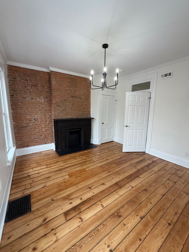 Building Photo - Fully Renovated 3BR/1.5 Bath in Olde Towne East!