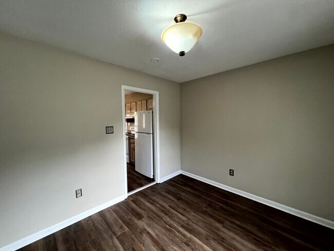 Building Photo - 109 Deerfield Dr
