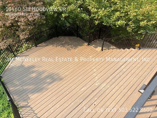 Building Photo - 10460 SW Hoodview Dr