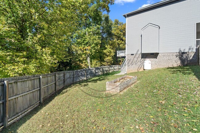 Building Photo - Charming 3-Bedroom Home with Bonus Room, F...