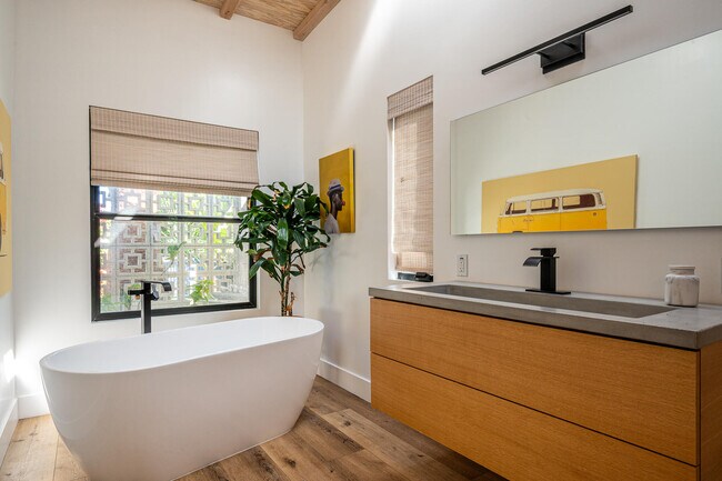 Building Photo - 2748 E Via Escuela