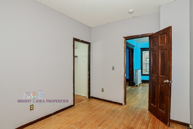 Building Photo - 2104 Emerson Ave S
