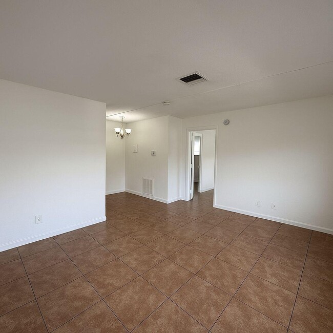 Building Photo - 1671 NE 33rd St