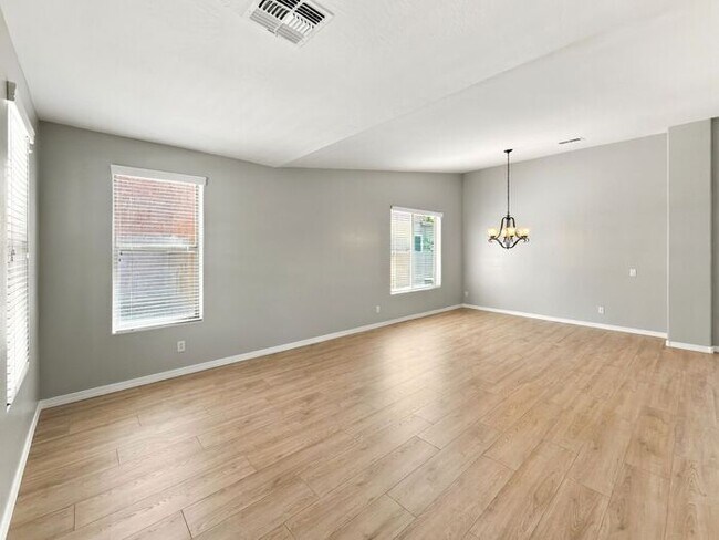 Building Photo - Gilbert 5-Bedroom Home with Pool, Loft & Primary Suite Downstairs – Minutes from Gilbert Regional...