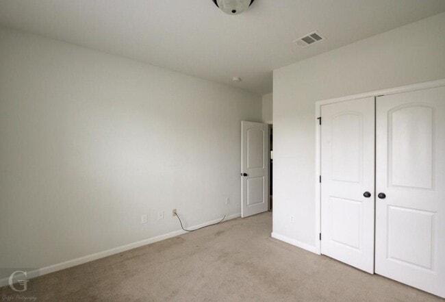 Building Photo - 1130